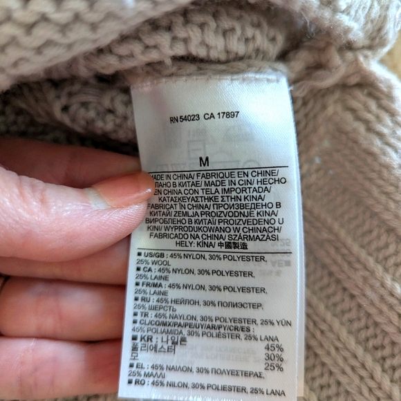 *BANANA REPUBLIC* Cable Knit Turtleneck Sweater Silver/Light Gray Sz Medium, EUC - Picture 4 of 6